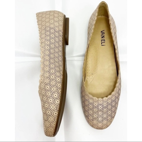 Vaneli Women Sz 8 W Nude Scalloped Perforated Leather Ballet Flats Shoe NEW - Picture 1 of 7